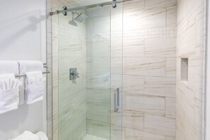 Combined shower/bathtub, hair dryer, towels - Beachfront Bliss in Rosemary Beach – Gulf Views, Private Beach, Walk Everywhere (Inlet Beach)