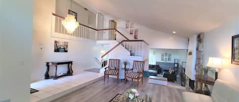 Télévision, cheminée, jeux vidéo, lecteur de DVD