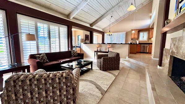 TV, fireplace - Golf Lovers' Villa | 3 Suites + Outdoor Living Space in Golf Paradise – a Greenday property (Rancho Mirage)