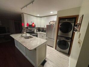 Fridge, microwave, oven, stovetop - Magnolia House-Jacuzzi, Hiking, Biking & River, 15 min walk to Shawnee Ski Area (East Stroudsburg)