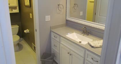 Overland Park Home-2 miles to ConnectKC26 Stadium Direct park-and-ride