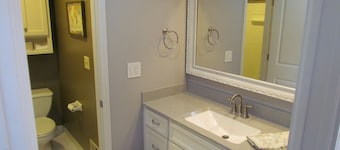 Overland Park Home-2 miles to ConnectKC26 Stadium Direct park-and-ride