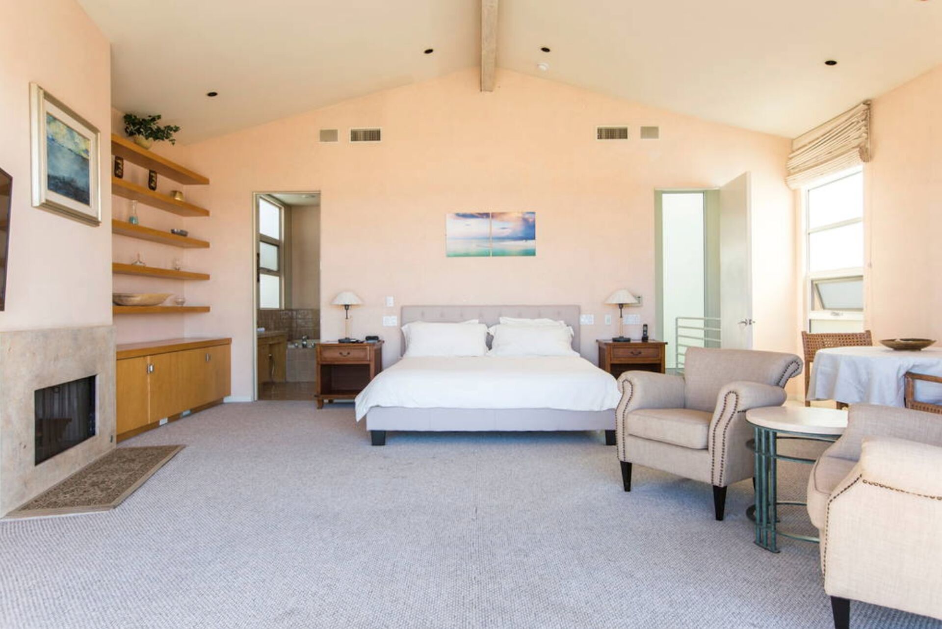 3 bedrooms, in-room safe, iron/ironing board, free WiFi