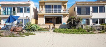 LAX Beachhouse - Luxury On The Sand and near LAX