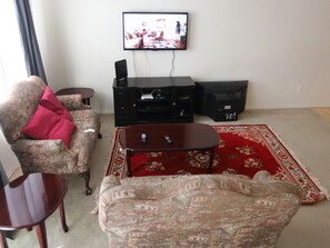 Een smart-tv en een dvd-speler