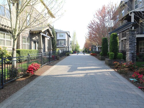 A Home Away From Your Home 2 Master Suites Townhouse On In A Quiet Neighborhood