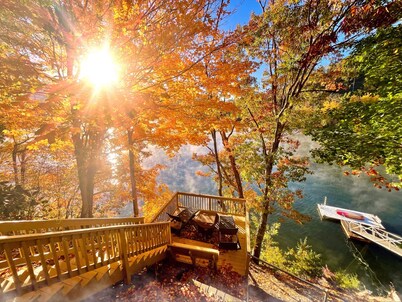 LAKEFRONT HEAVEN. PRIVATE AND SECLUDED. LAKEFRONT