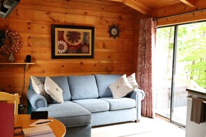 TV - LAKEFRONT HEAVEN. PRIVATE AND SECLUDED. LAKEFRONT (Butler)