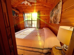 1 bedroom, iron/ironing board, WiFi, bed sheets - LAKEFRONT HEAVEN. PRIVATE AND SECLUDED. LAKEFRONT (Butler)