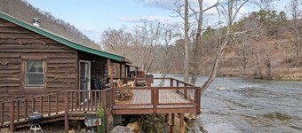 Riverfront Cabin, Mountain Views, Fishing, and Rafting!