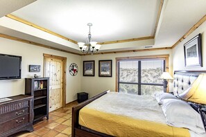 3 bedrooms, iron/ironing board, travel crib, free WiFi