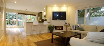 Außerhalb Inn-frisch renoviert, offener Grundriss, großer Hof, Strand zu Fuß, Spa, Kajaks