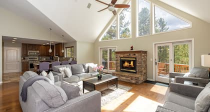 Holland Home - Luxury home w/ Forest Views, AC & Hot Tub!