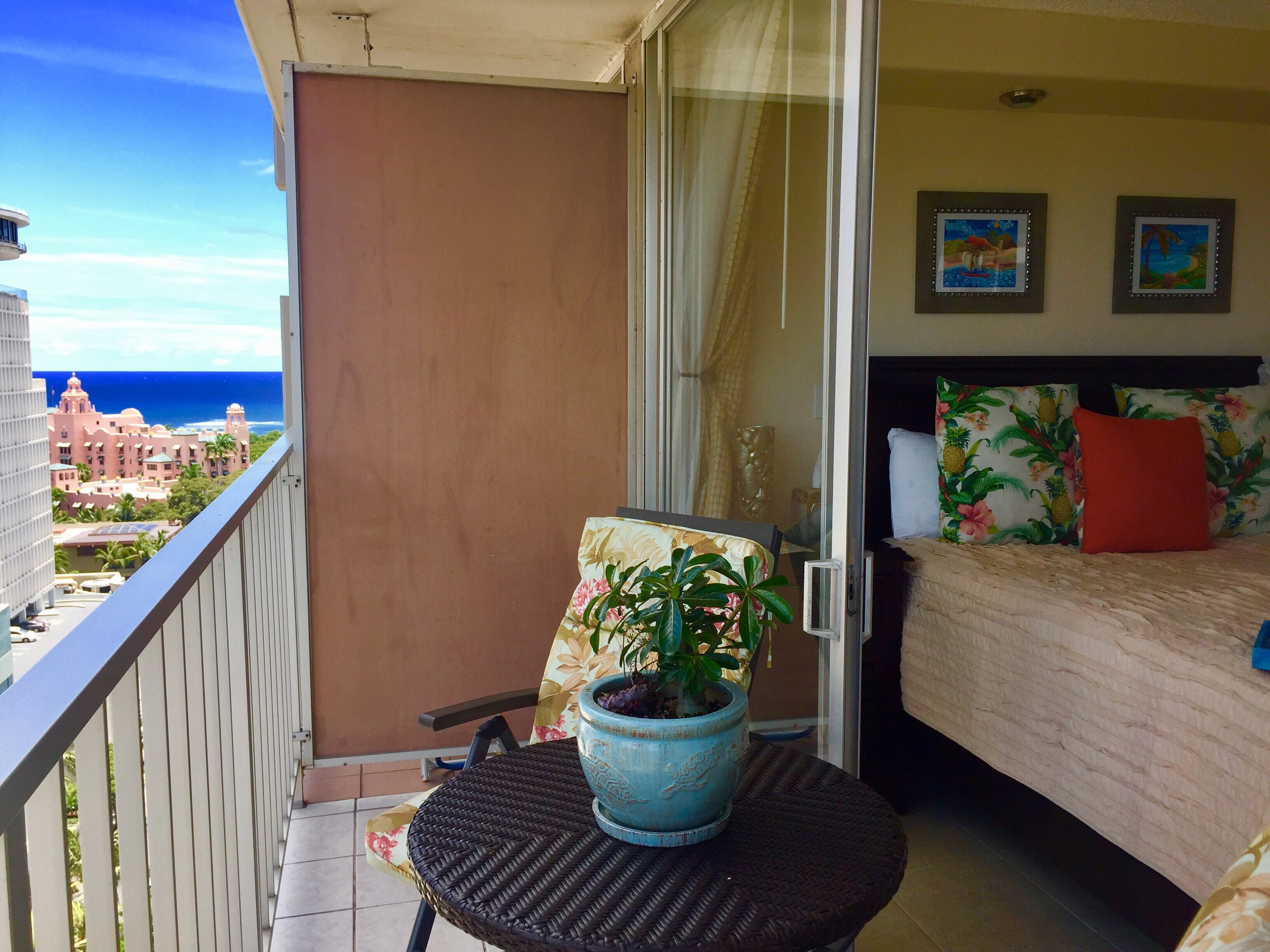 Ocean view in Waikiki, Free Parking stall. Hawaiian dream vacation Free Wifi &AC
