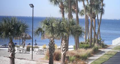 Waterfront Condo -Tampa / Clearwater, FL - WiFi, Möbliert, Strände, Beste Preise