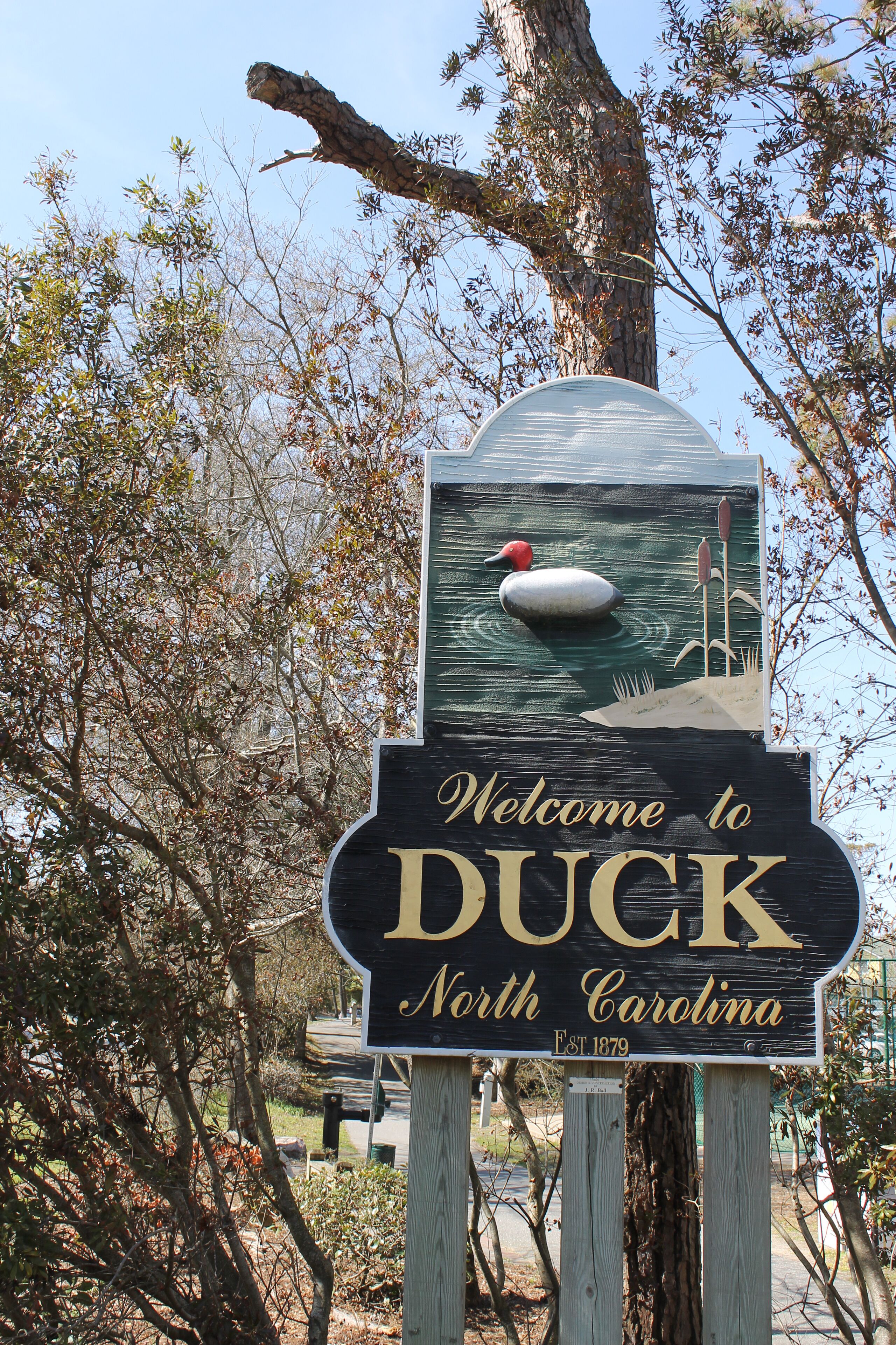 A welcome sign for Duck, North Carolina, with a duck illustration and a body of water.