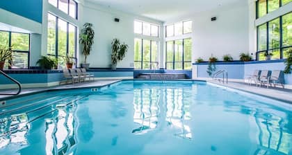 SUNRISE SKI ON & OFF! Trailside 2 story end unit. Piscine, bains Ă remous, gymnase, sauna +++