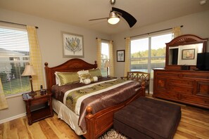 6 bedrooms, iron/ironing board, travel cot, WiFi - Your Home Away From Home, Close to Disney, Safe and  Professionally Managed  (Kissimmee)