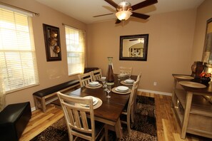 Dining - Your Home Away From Home, Close to Disney, Safe and  Professionally Managed  (Kissimmee)