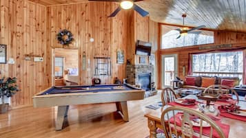 Smart TV, fireplace, music library, stereo