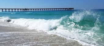 Newly renovated cottage! Hear the ocean waves and gulf views from your deck! 