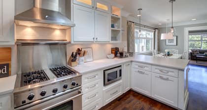 City Haven II - Blocks from Zoo, Downtown Bus, Restaurants, W/parking