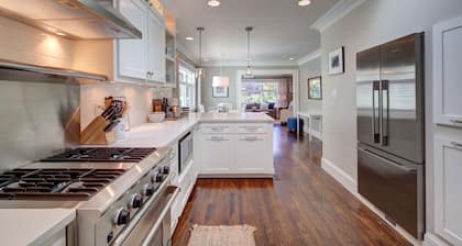 City Haven II - Blocks from Zoo, Downtown Bus, Restaurants, W/parking