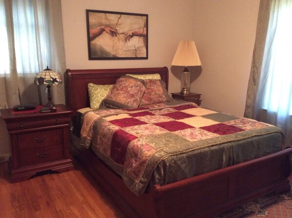 4 bedrooms, iron/ironing board, WiFi, bed sheets