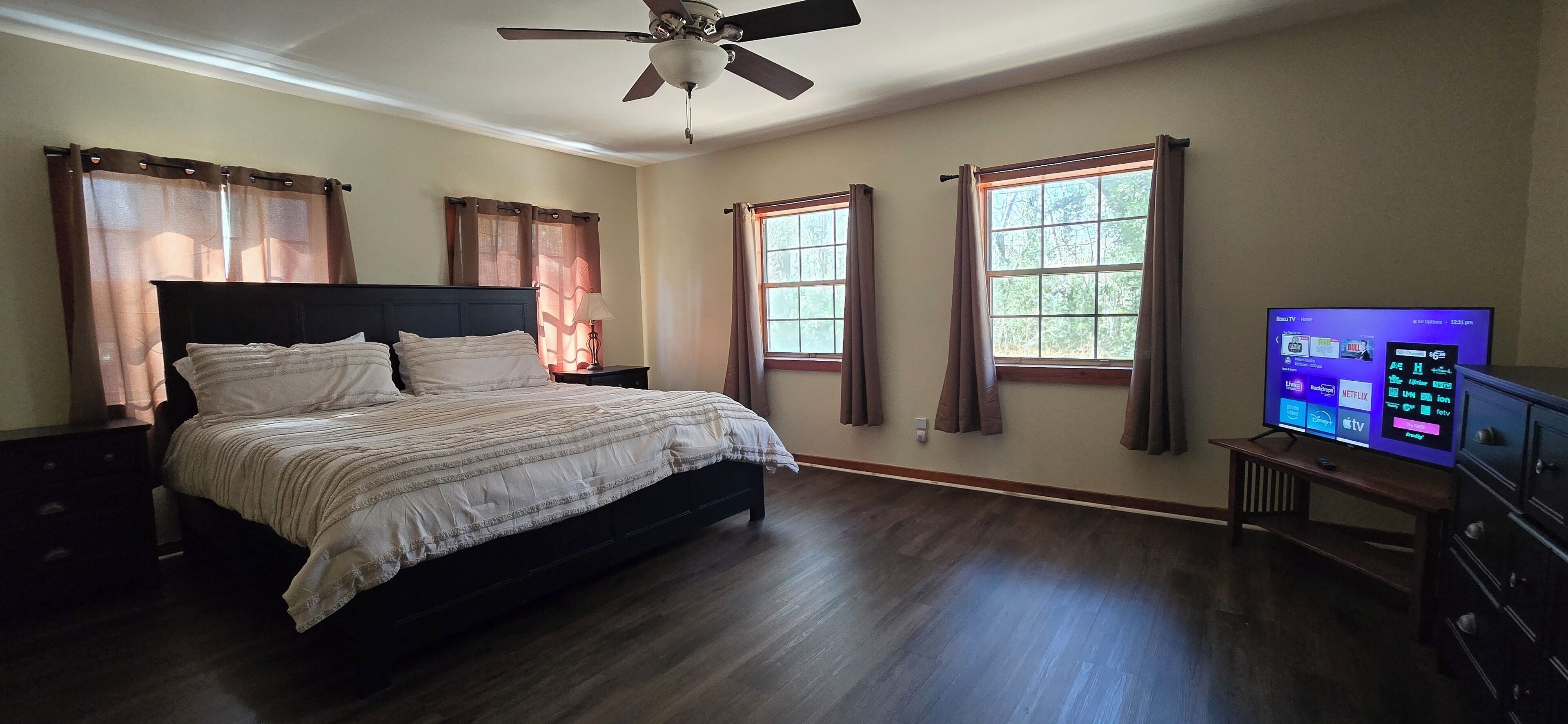 3 chambres, fer et planche à repasser, Wi-Fi gratuit, draps fournis