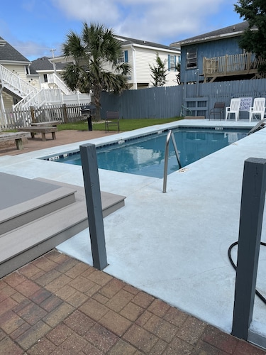 One block to Beach & Town Center Heated Pool Fire Pit Grill Parks 7 cars