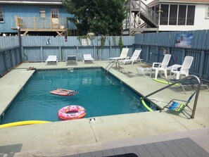 Pool - One block to Beach & Town Center Heated Pool Fire Pit Grill Parks 7 cars (North Myrtle Beach)