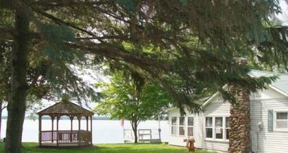 Lakefront vacation rental-Welcome leaf peepers!