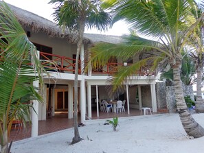 Outdoor dining - Beachfront Villa & pool a Tropical Paradise to relax & enjoy (Tulum Mexico)