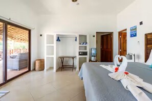 5 bedrooms, in-room safe, soundproofing, iron/ironing board - Beachfront Villa & pool a Tropical Paradise to relax & enjoy (Tulum Mexico)