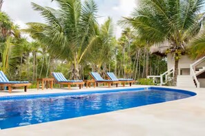 Outdoor pool - Beachfront Villa & pool a Tropical Paradise to relax & enjoy (Tulum Mexico)
