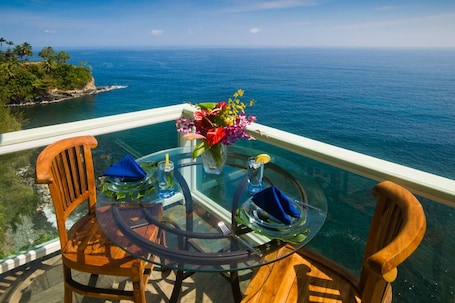 Stunning, majestic, oceanfront location, with stunning view and air conditioning