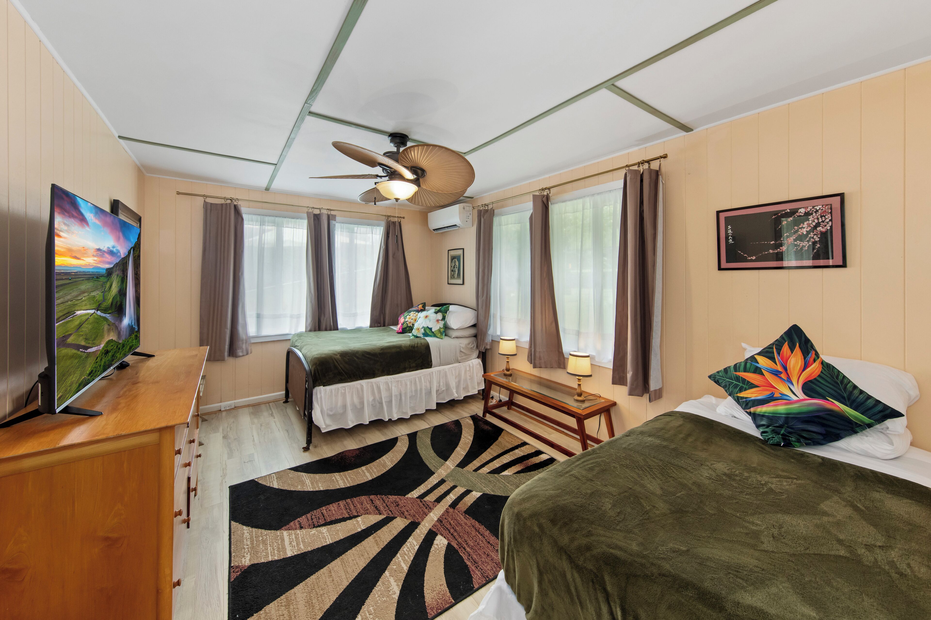 2 bedrooms, iron/ironing board, bed sheets