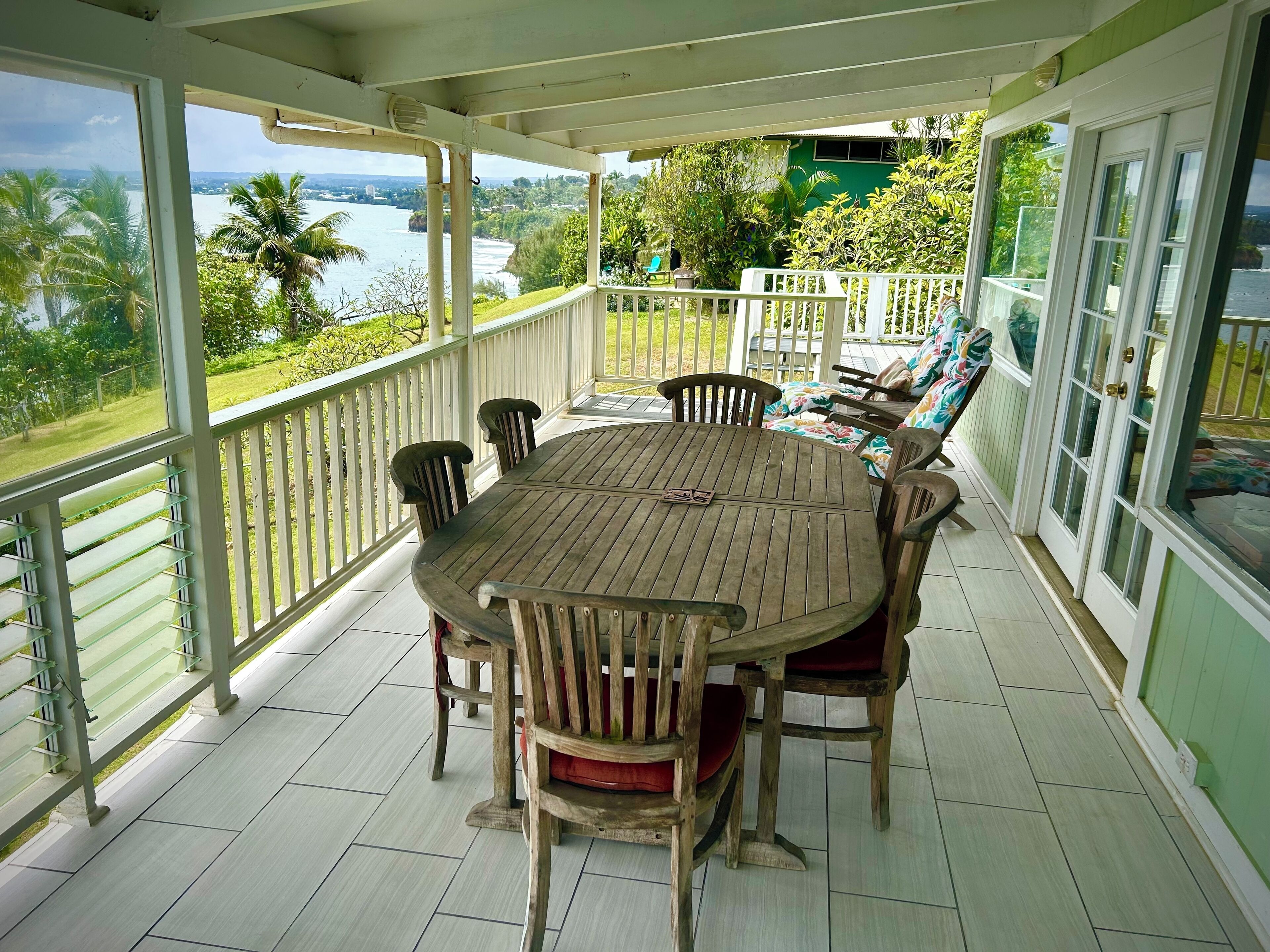 屋外ダイニングエリア