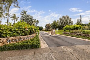 Property grounds - Spacious 1-Bedroom Condo near Beach (Kahuku)