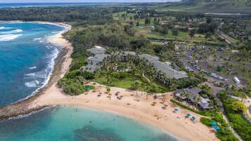 Beach nearby, sun loungers, beach towels