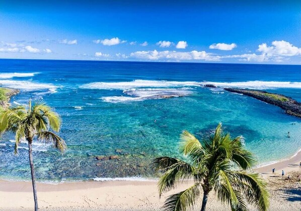 Beach nearby, sun loungers, beach towels