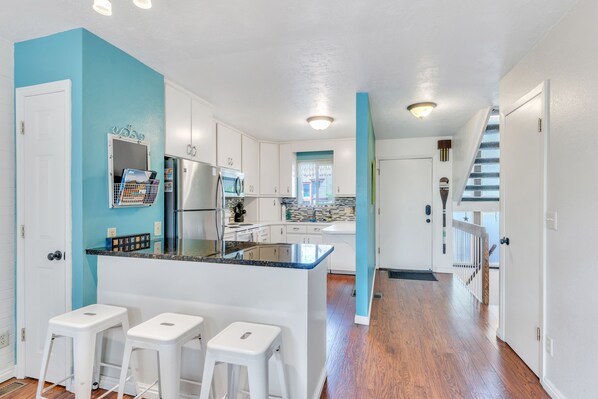 Fridge, microwave, oven, stovetop