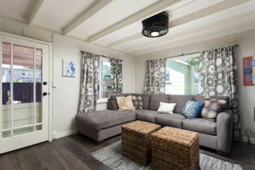 Blue Beach House 500' to the Waves- Electric Car Charger!