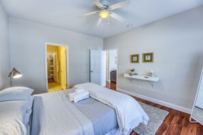 3 bedrooms, iron/ironing board, travel crib, free WiFi