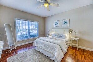 3 slaapkamers, een strijkplank/strijkijzer, reisbedje, gratis wifi