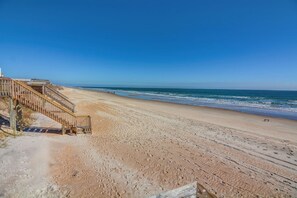 On the beach - Pelican's Landing beachfront  Home - recent 250K renovation (Surf City)