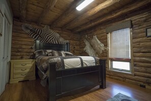 4 bedrooms, iron/ironing board, travel crib, free WiFi