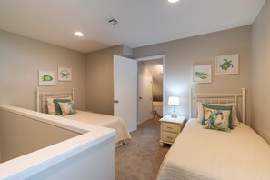 3 bedrooms, desk, iron/ironing board, free WiFi - Summer 27 filling up fast- 3BR Sandestin Townhome Sleeps 8-with Golf Cart (Destin)