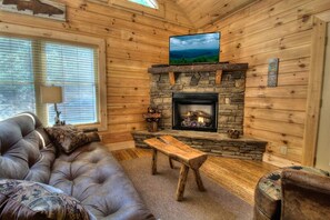 Älytelevisio, takka, DVD-soitin, videokirjasto