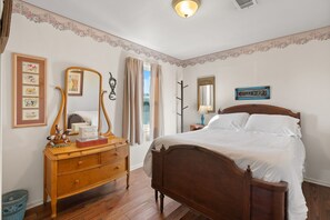 4 bedrooms, desk, iron/ironing board, travel crib - Country Farm House in the Ozark Mountains (Dover)